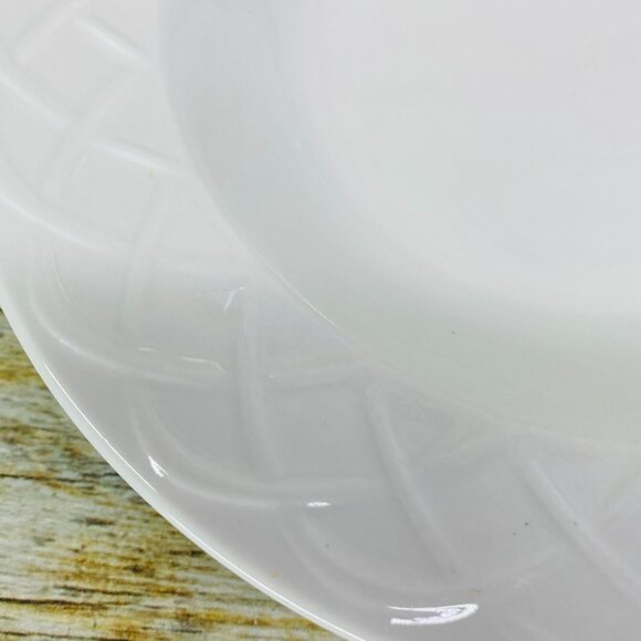 Oneida PICNIC  All White Embossed Rim Stoneware Round 9" Rim Soup Bowl Set of 4 - Picture 14 of 16